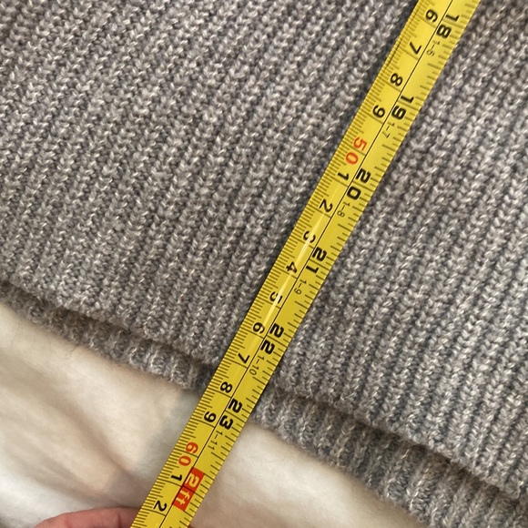 CeCe Cute Gray Sweater, M - Picture 8 of 9